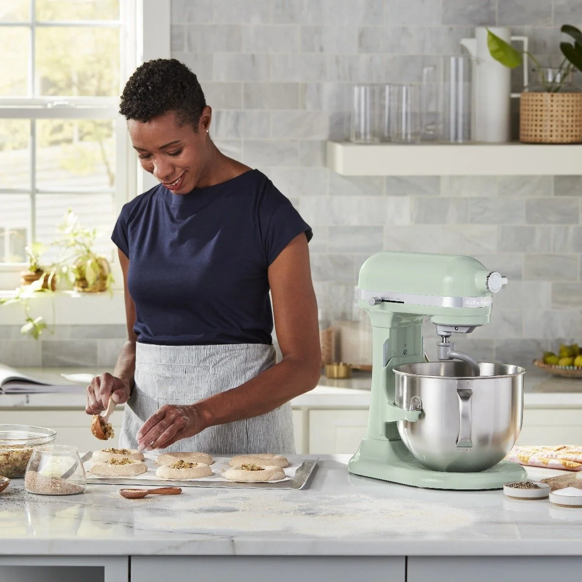7 Quart Bowl-Lift Stand Mixer N1401