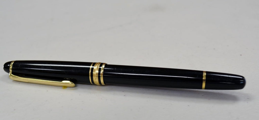 Black with Gold Trim Fountain Pen X649493