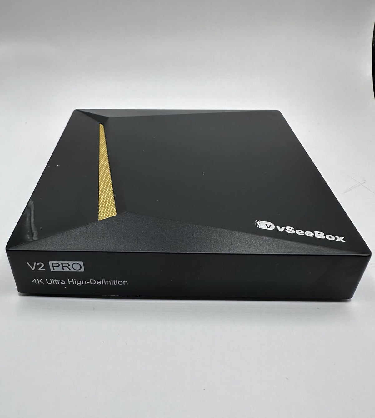 vSeeBox with Bluetooth Voice Remote & Wi-Fi S921570