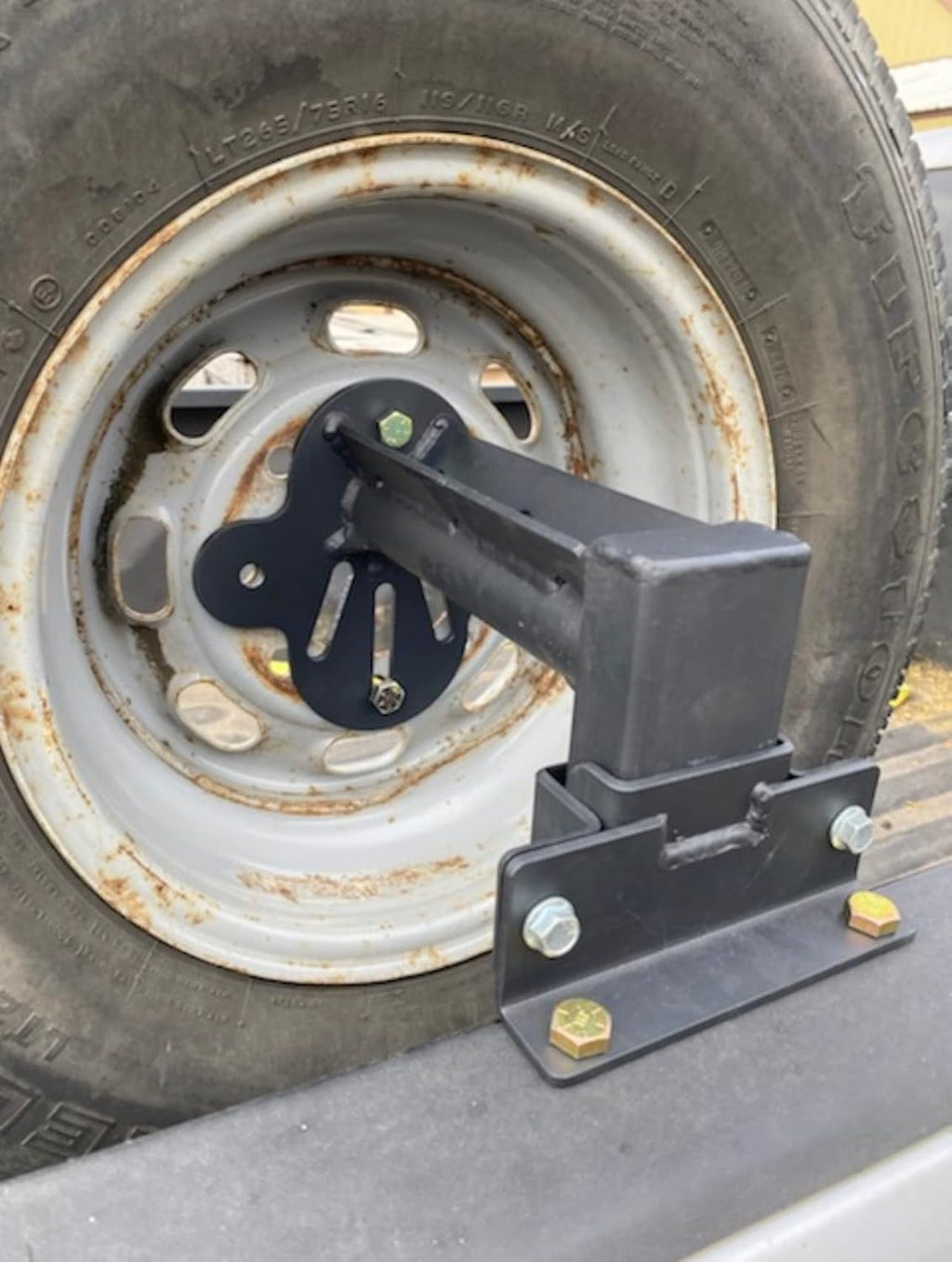 4x4 Bed Mounted Spare Tire Carrier R1540
