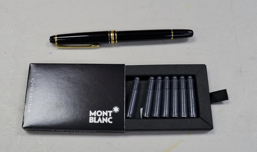 Black with Gold Trim Fountain Pen X649493