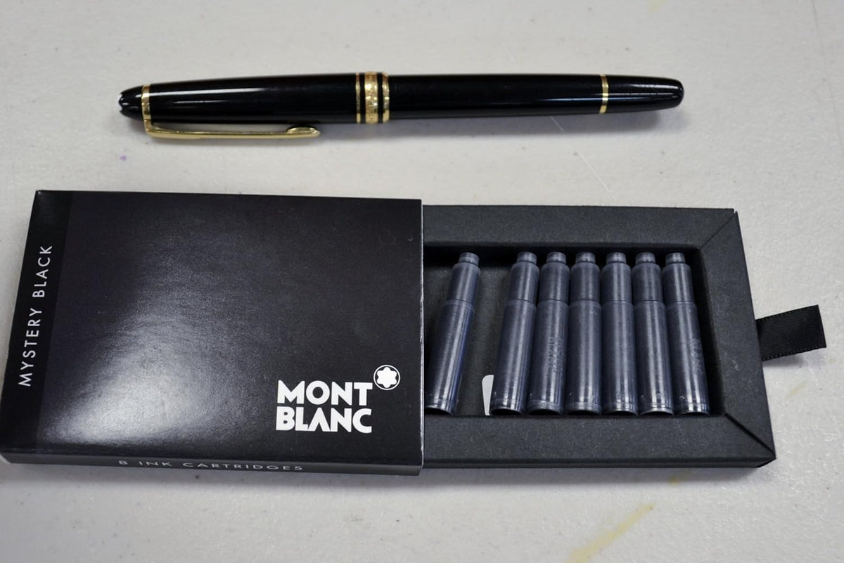 Black with Gold Trim Fountain Pen X649493