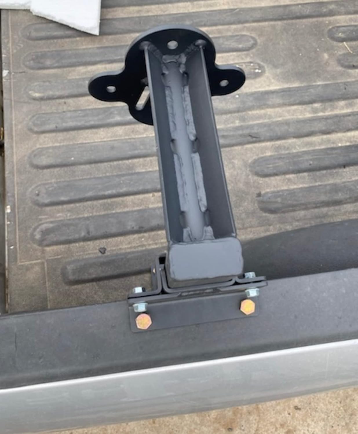 4x4 Bed Mounted Spare Tire Carrier R1540