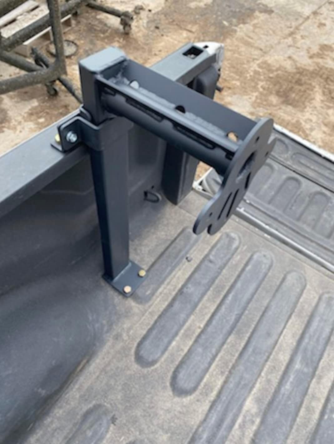 4x4 Bed Mounted Spare Tire Carrier R1540