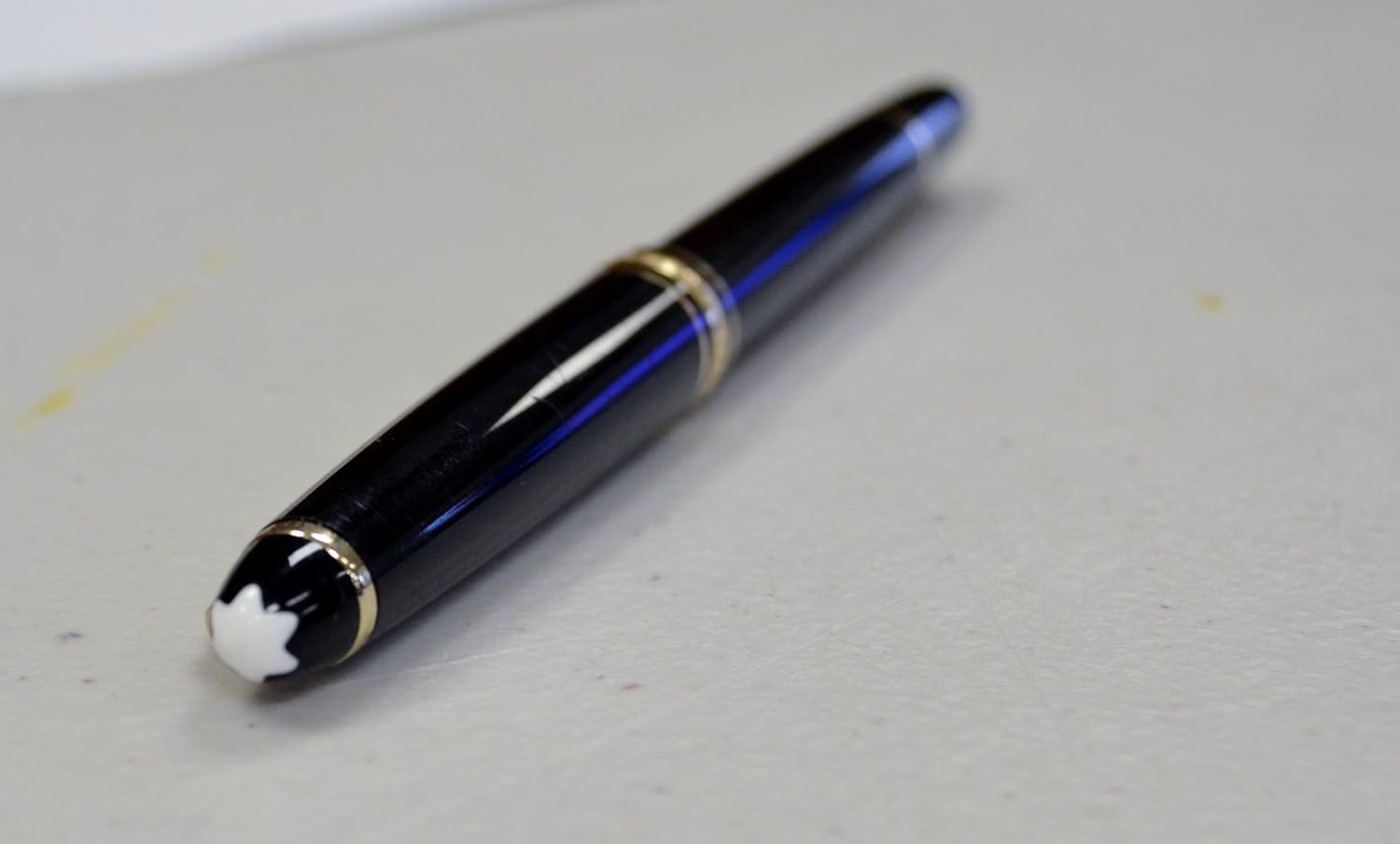 Black with Gold Trim Fountain Pen X649493
